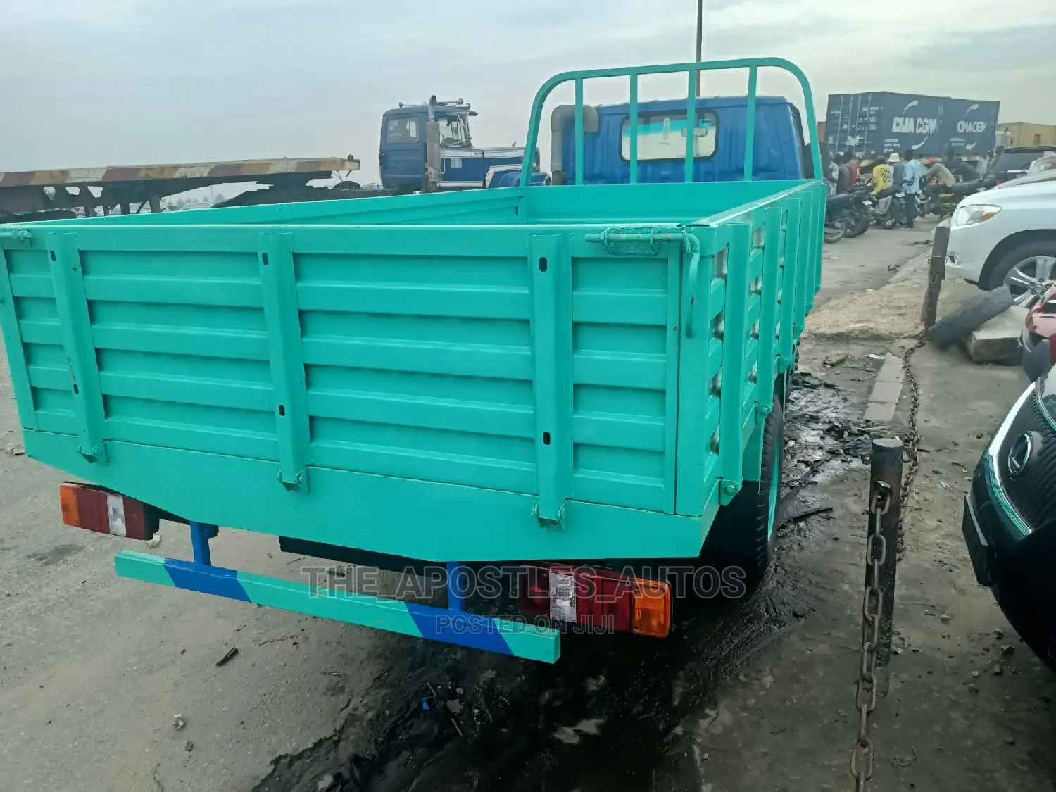 Six Tyres Dyna Truck