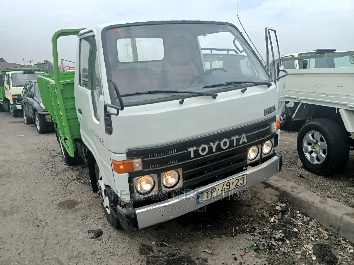 Dyna 200 Truck Six Tyres Strong