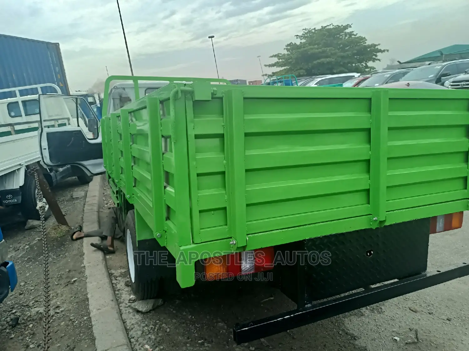 Dyna 200 Truck Six Tyres Strong