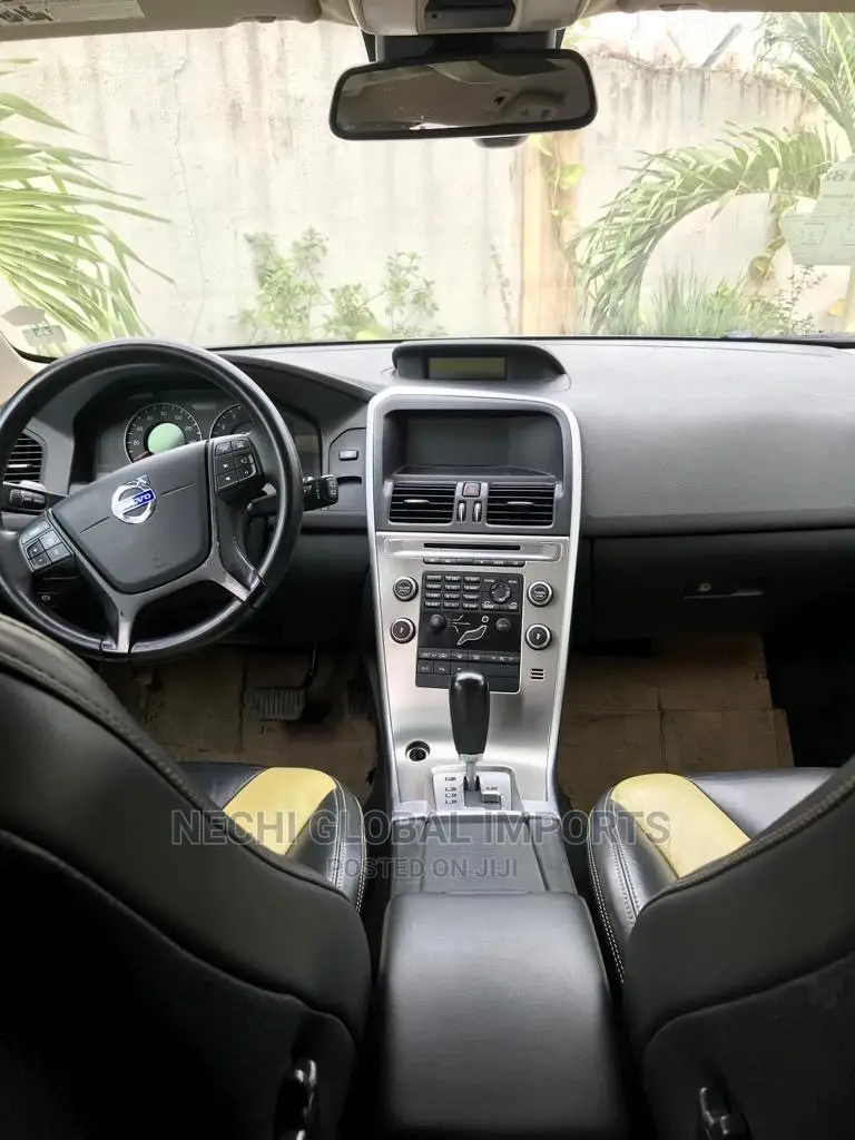 Volvo XC60 2011 White