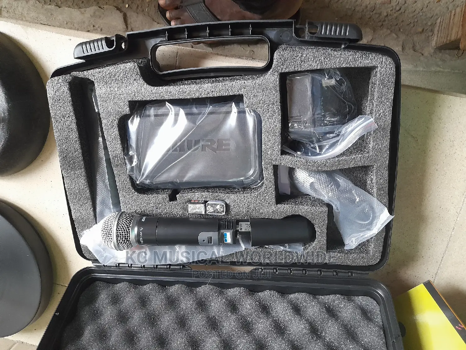 Quality SHURE Wireless Microphone Pgx242