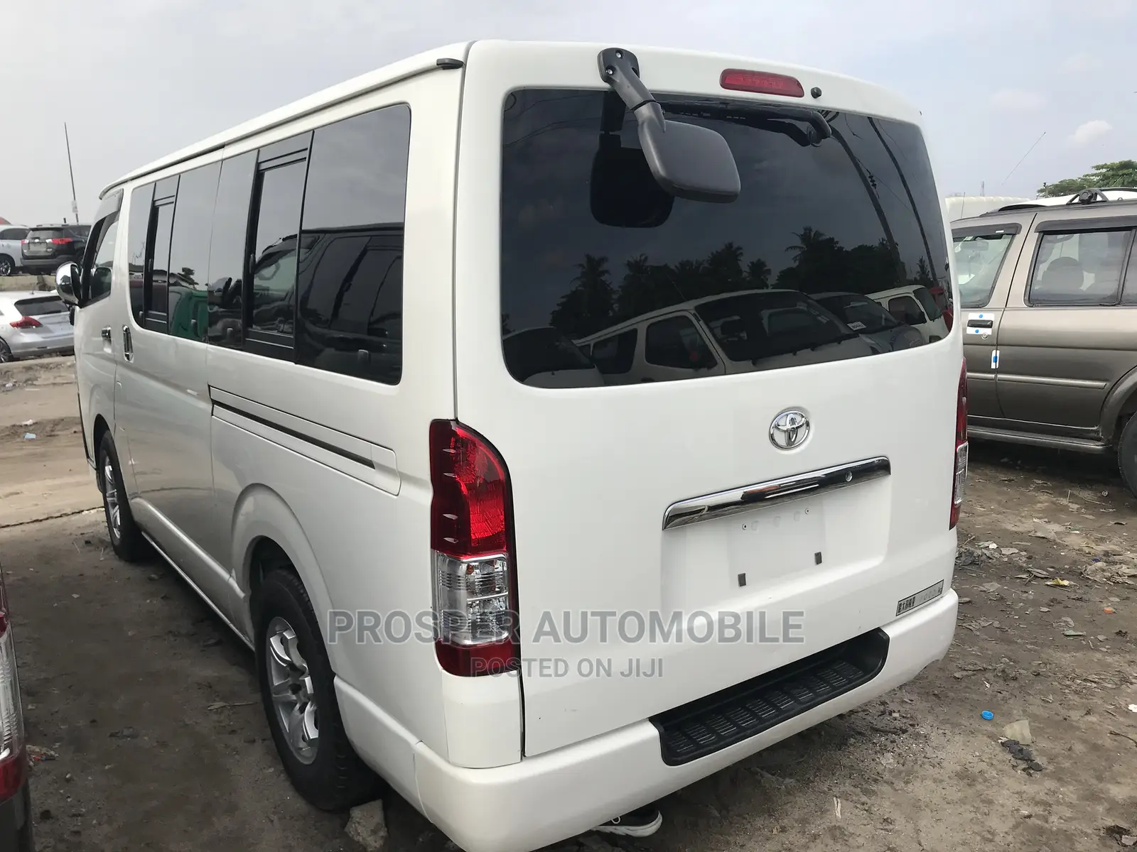 Toyota HiAce 2010