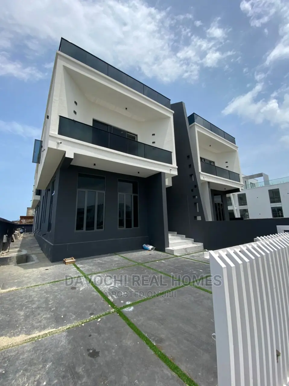 5bdrm Duplex in Osapa London for Sale