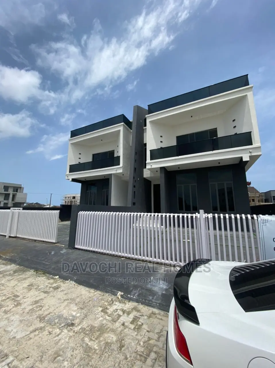 5bdrm Duplex in Osapa London for Sale