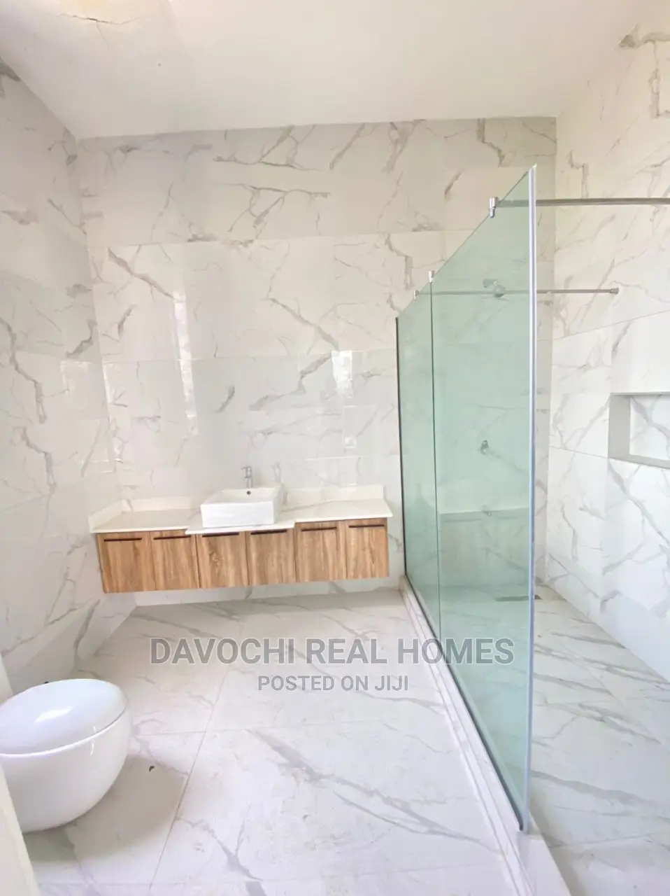 5bdrm Duplex in Osapa London for Sale