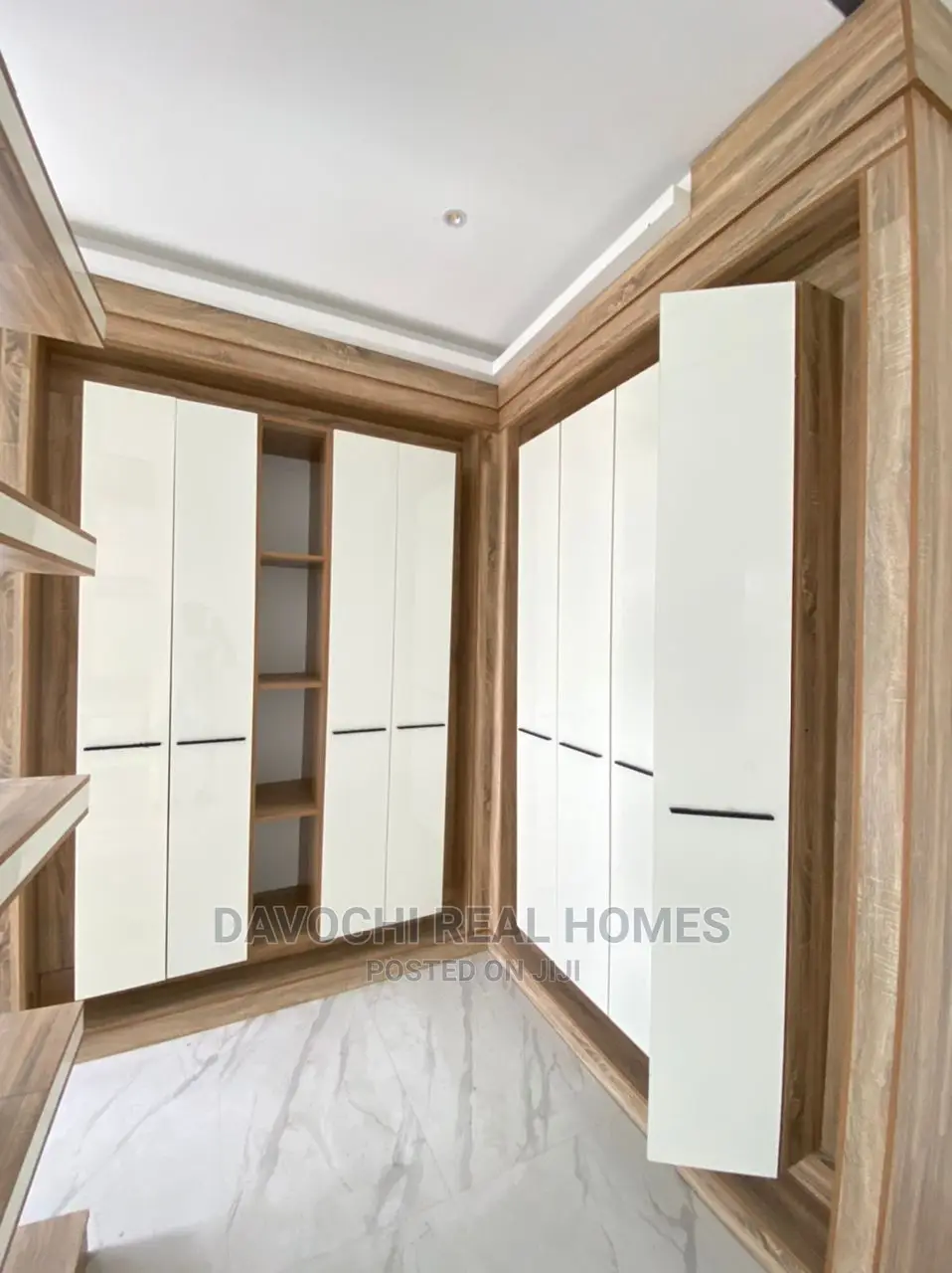 5bdrm Duplex in Osapa London for Sale
