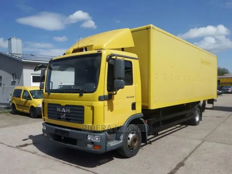 Box Truck Hire for Logistics and Relocation