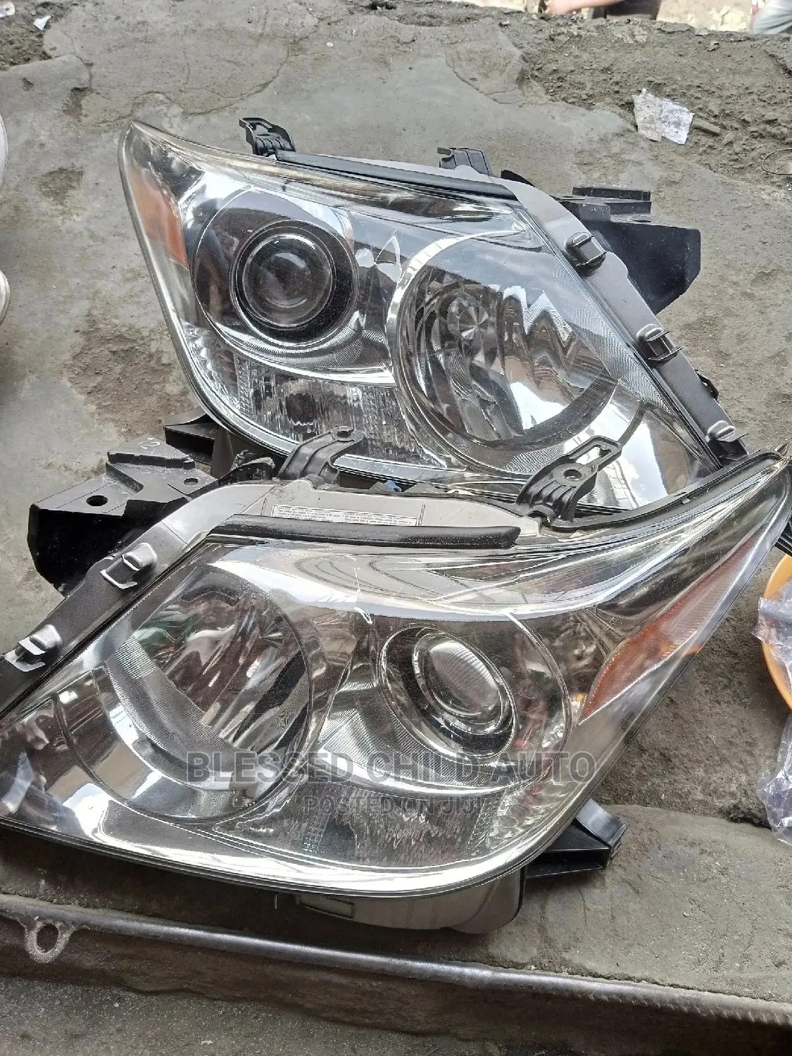 Headlights Lexus LX 570 2010