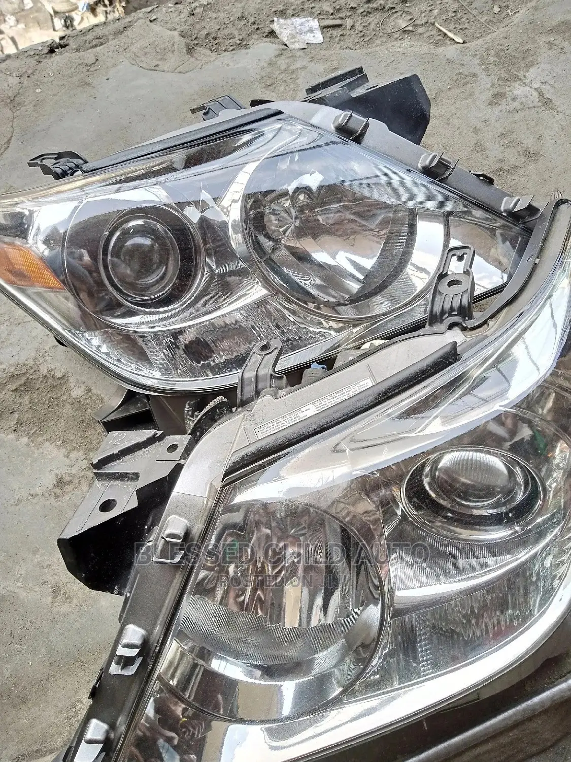 Headlights Lexus LX 570 2010