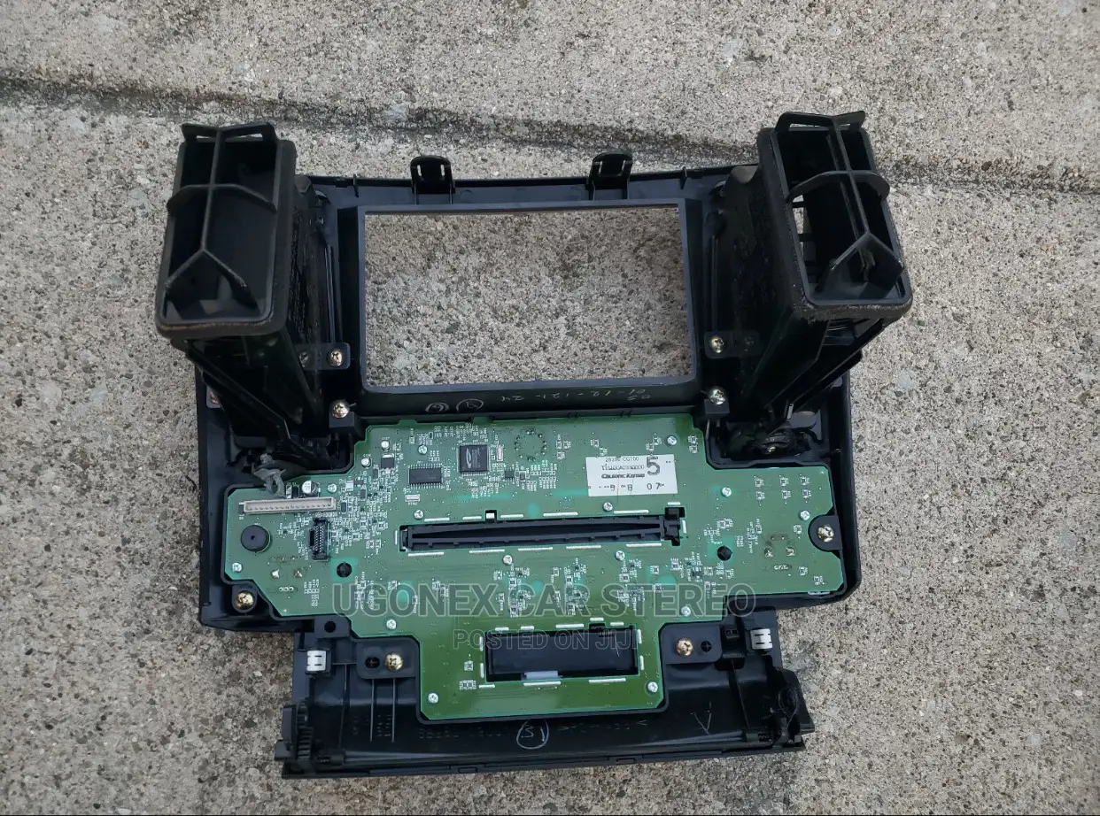 2005-06 Infiniti FX 35 AC Console