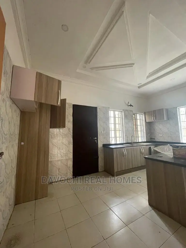 4bdrm Duplex in Cooplag Estate, Chevron for sale