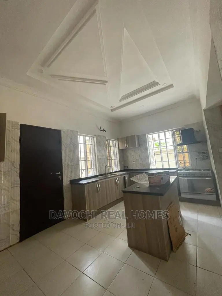 4bdrm Duplex in Cooplag Estate, Chevron for sale