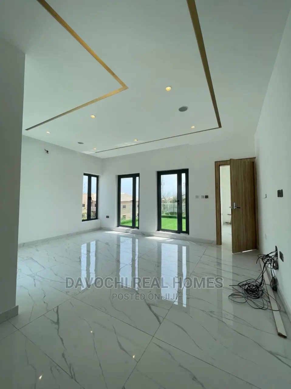 4bdrm Duplex in Osapa London for Sale