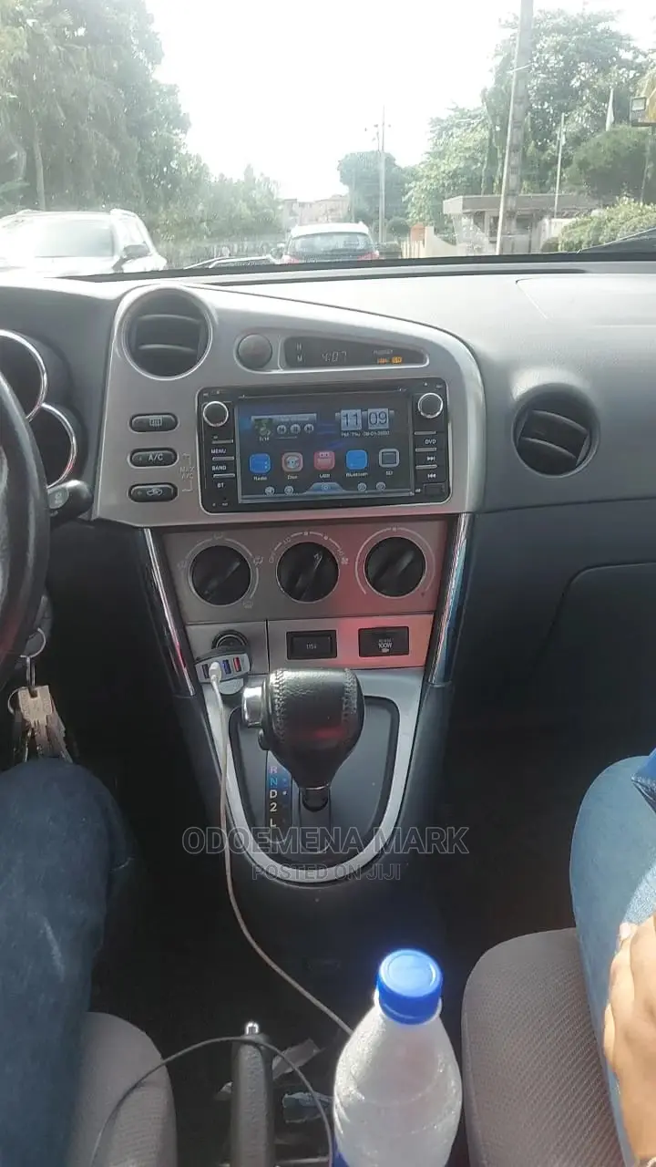 Toyota Matrix 03/05 DVD Player With USB Bluetooth Camera