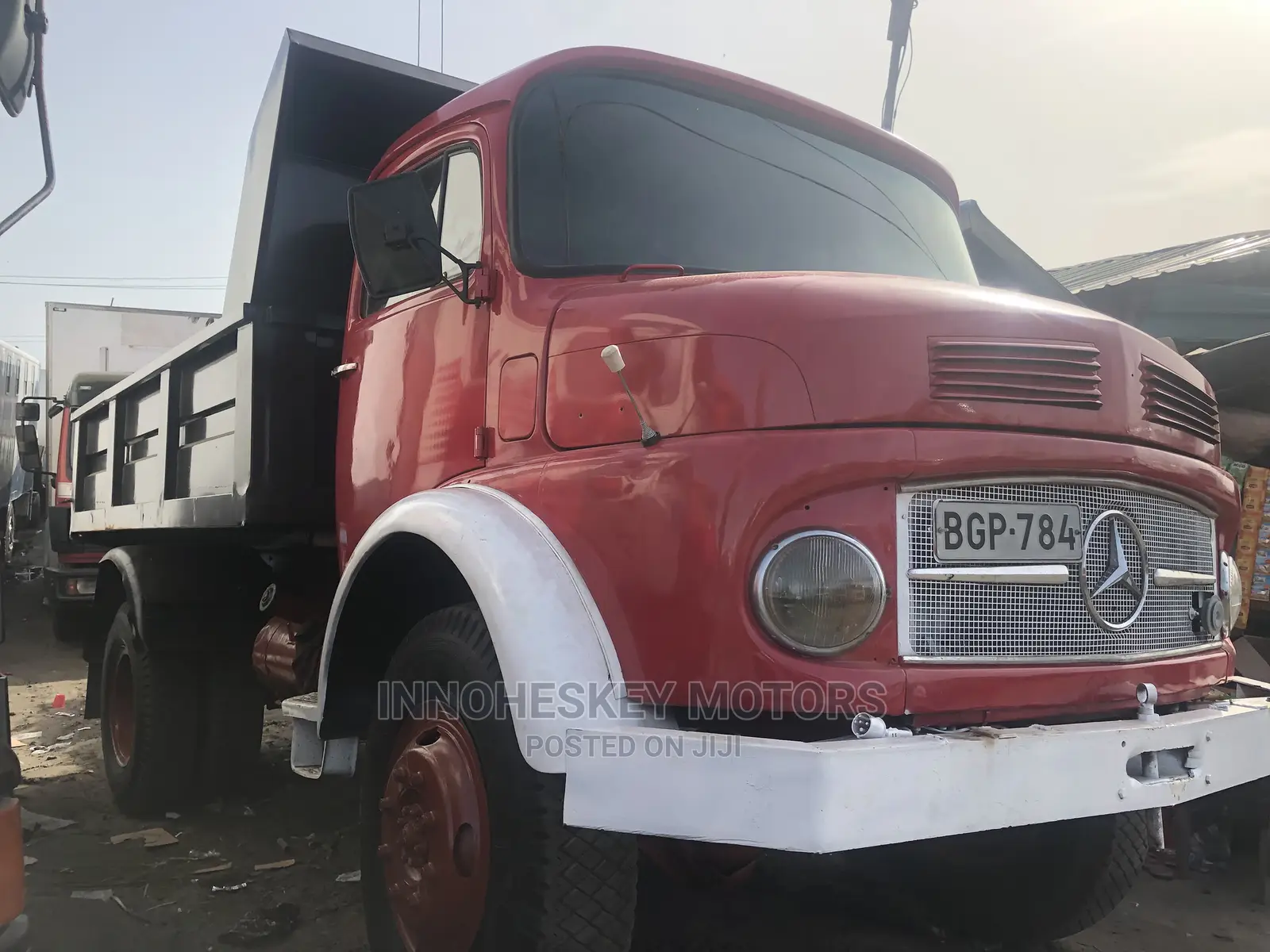 Mercedes Benz 911 Tipper 2000 Red
