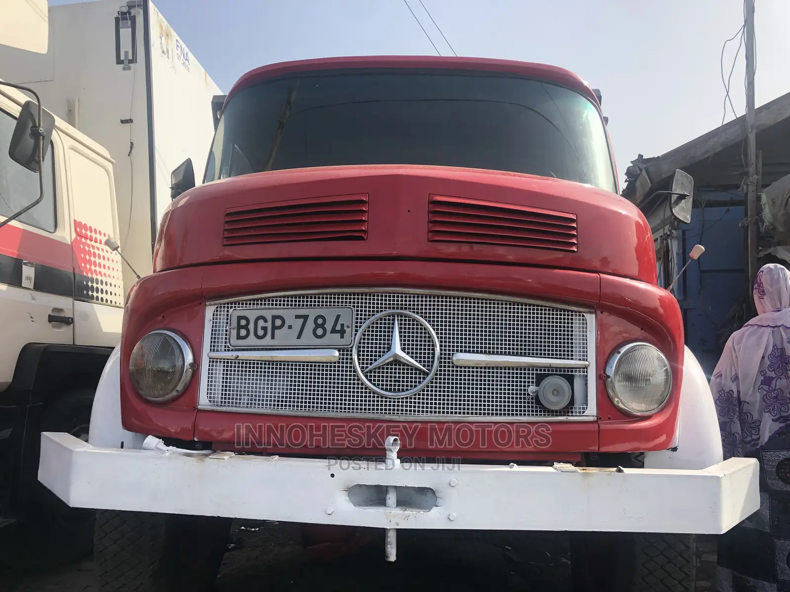 Mercedes Benz 911 Tipper 2000 Red