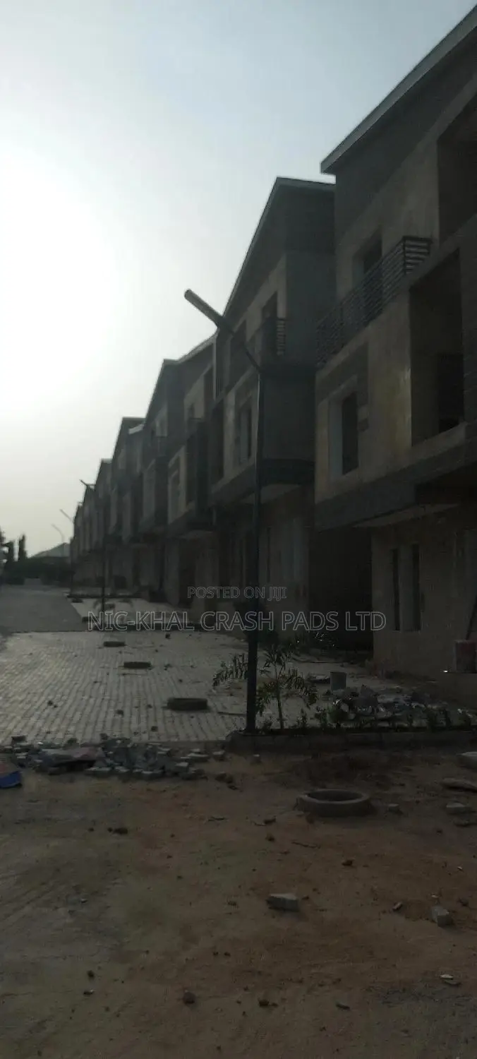 3bdrm Apartment in Crystal Apartments, Kado for sale