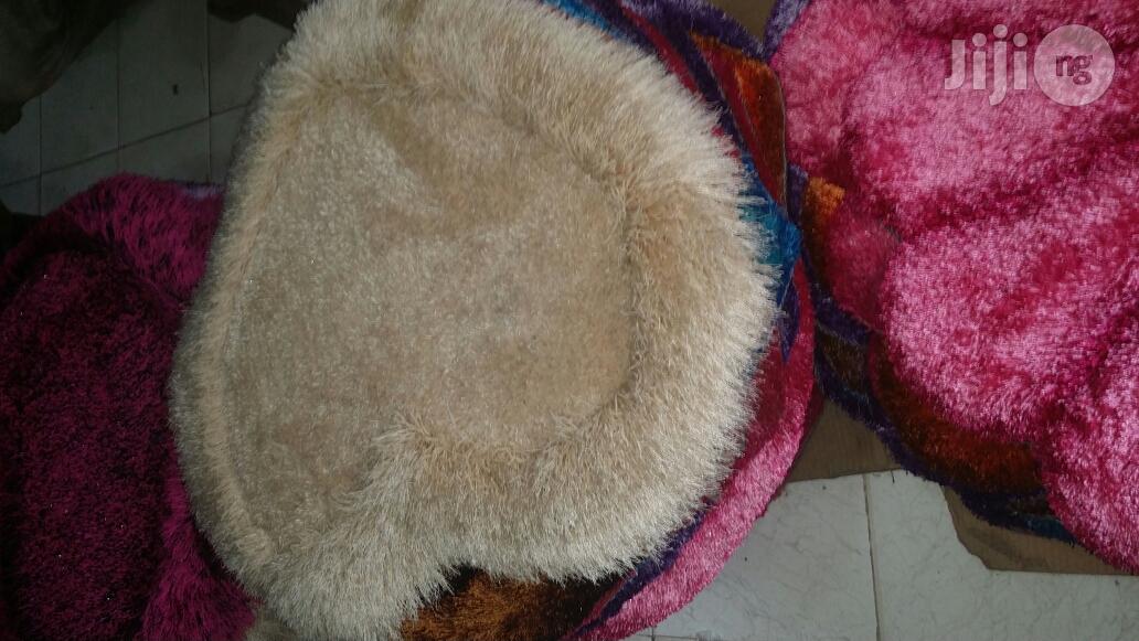 Saggy Love Shape Center Rug.