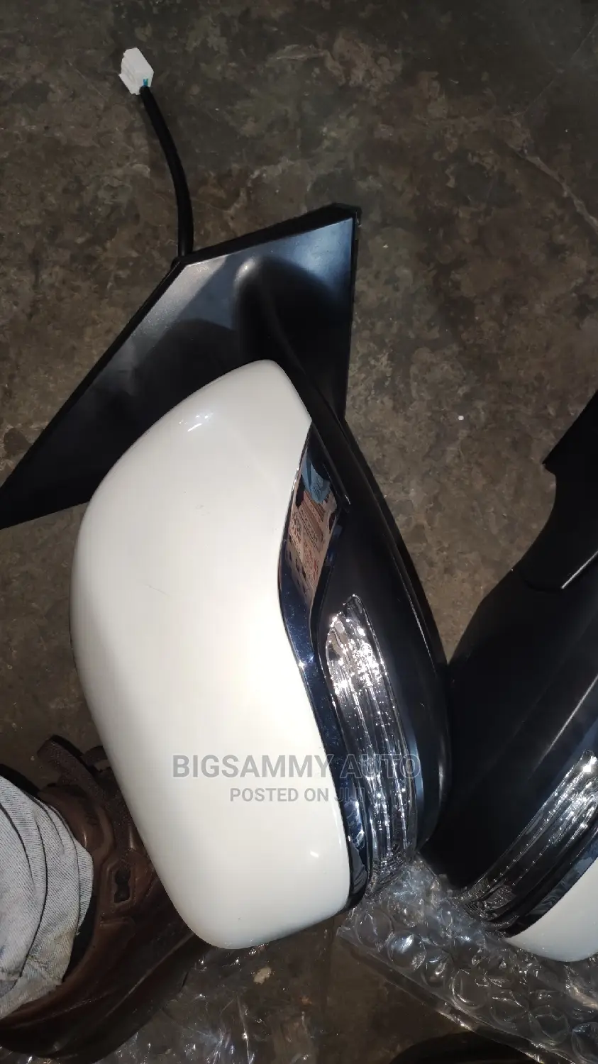 Landcruiser and LX 570 Side Mirror