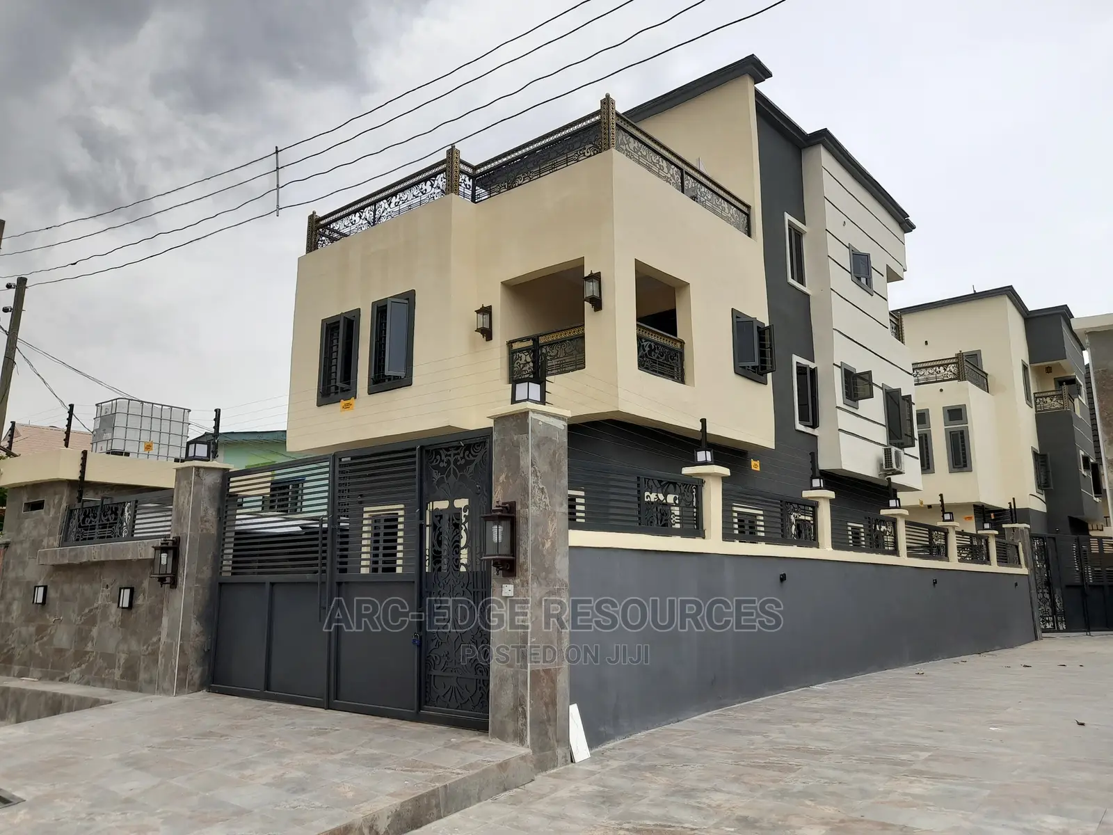 5bdrm Duplex in Apple Junction for sale