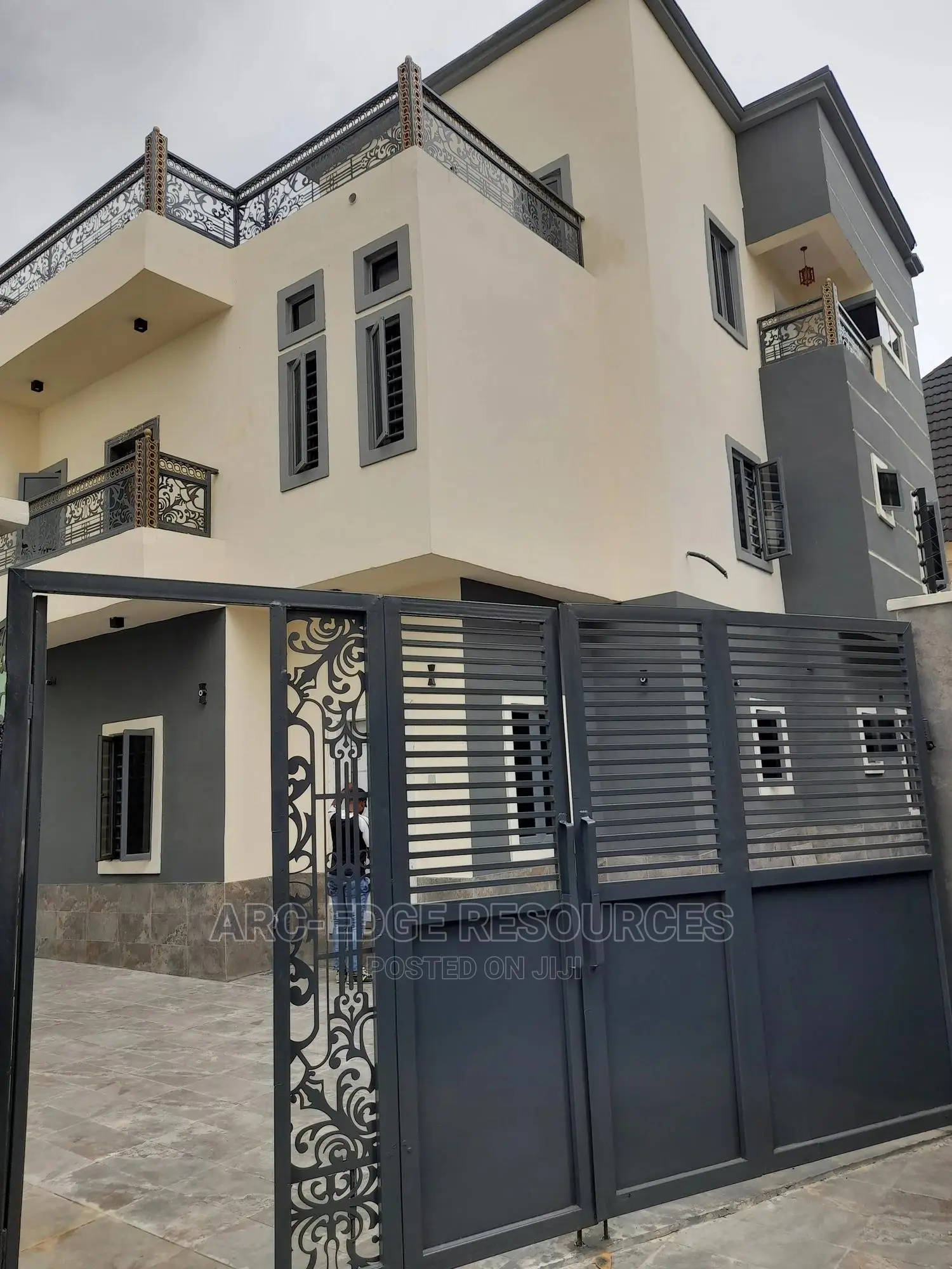 5bdrm Duplex in Apple Junction for sale