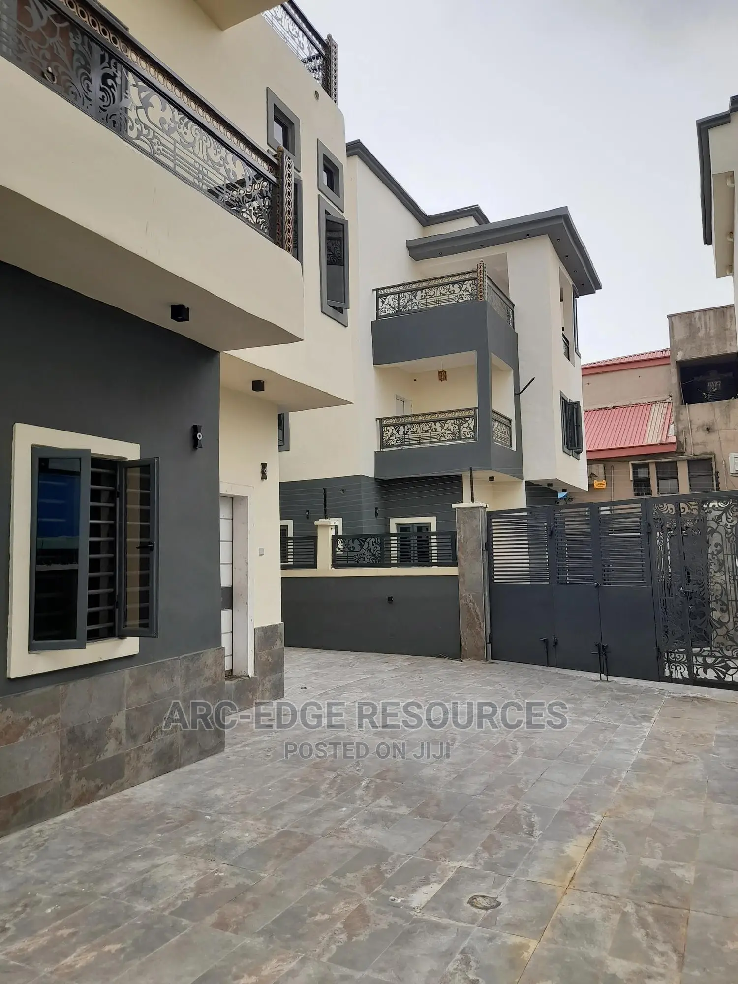 5bdrm Duplex in Apple Junction for sale