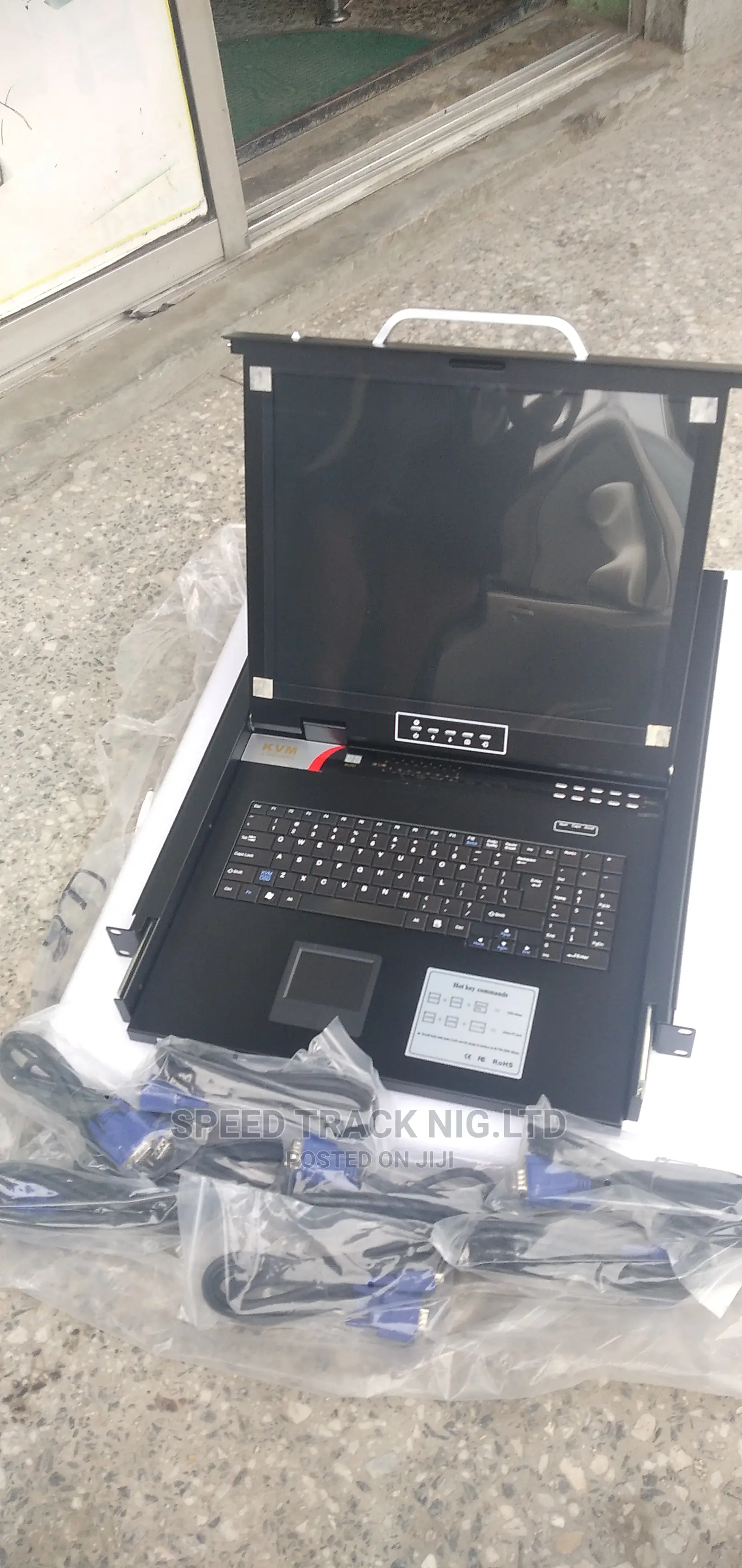 16 Port KVM Console Switch With Monitor