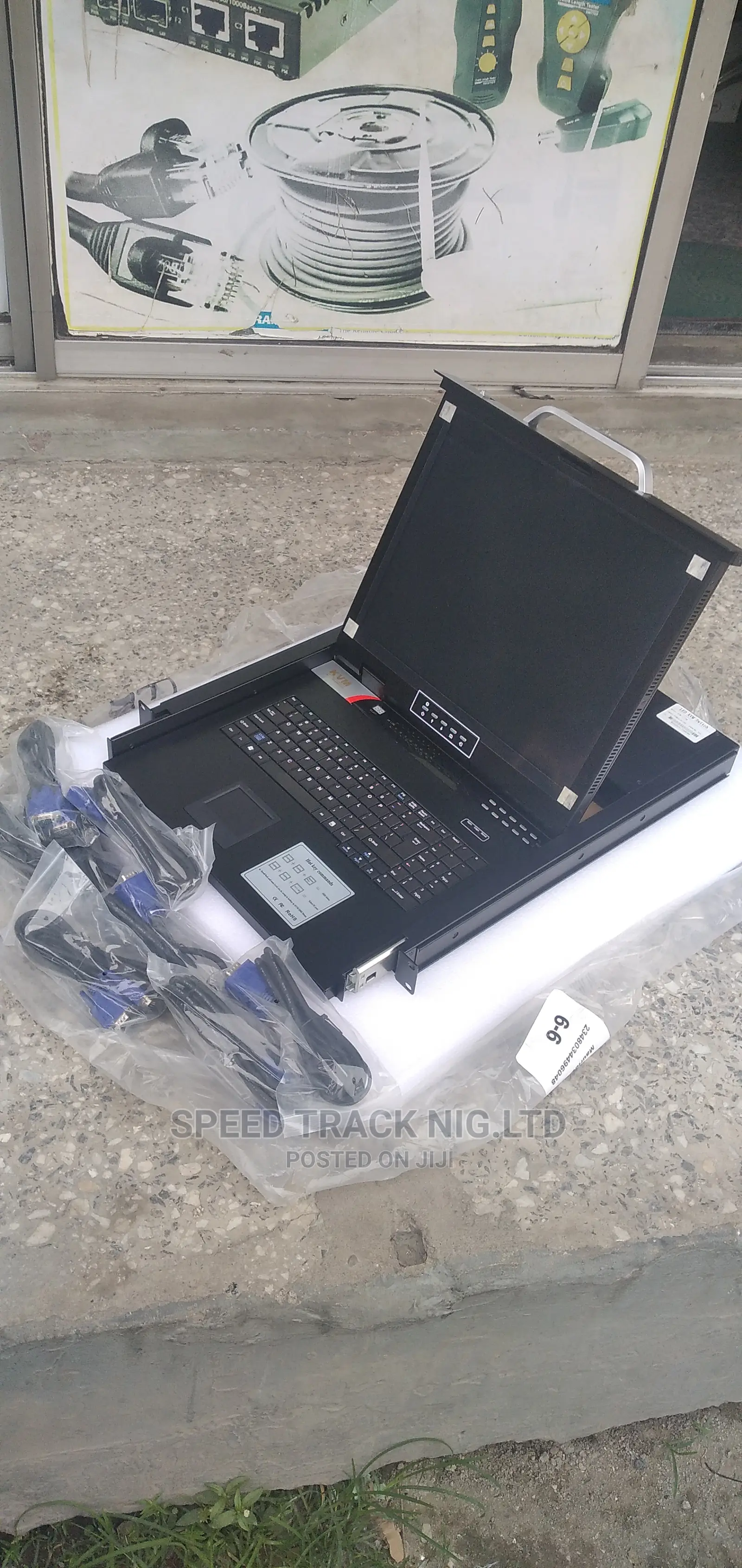 16 Port KVM Console Switch With Monitor