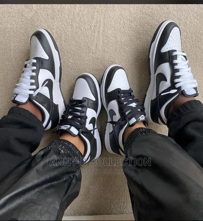 High Quality Black and White Nike Sneakers