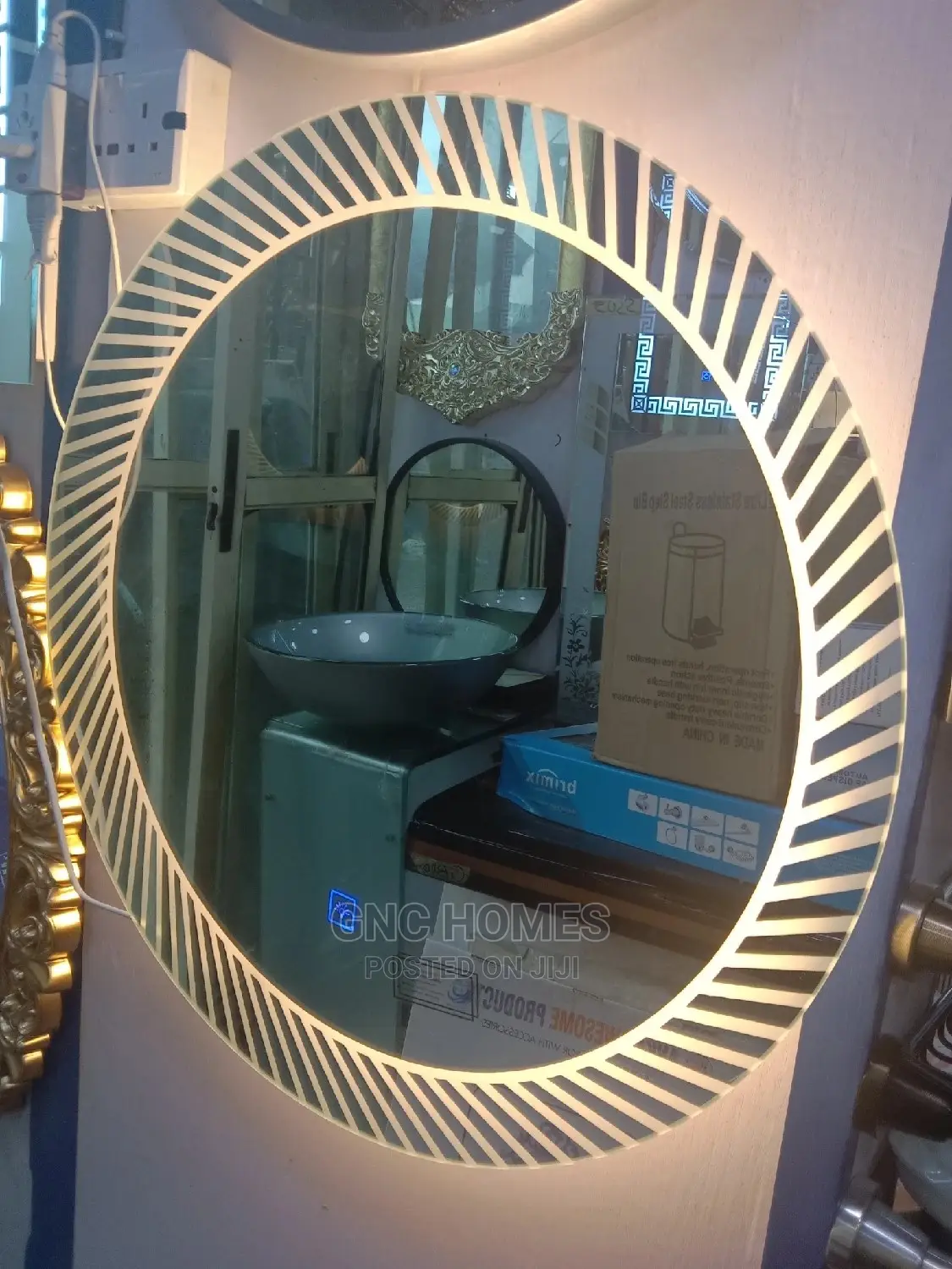 LED Mirror With Extra Zooming Light