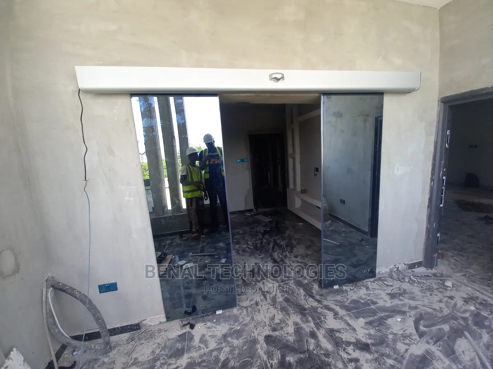 Very Quality Entrance Automatic Sensor Door in Alimosho