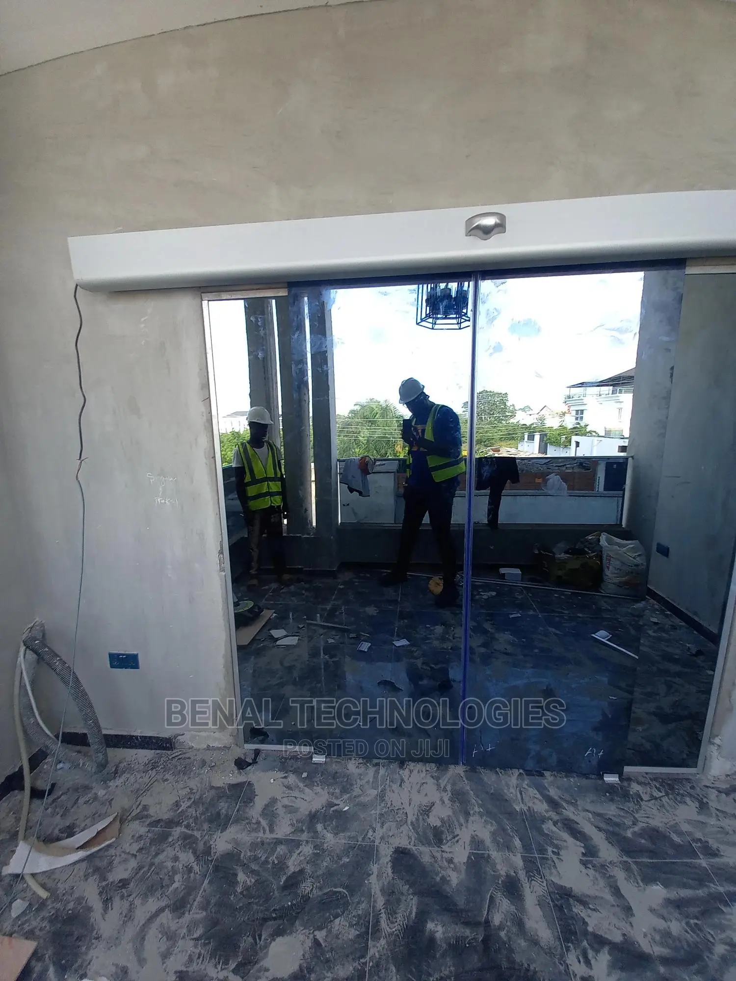 Very Quality Entrance Sensor Door In Ikoyi