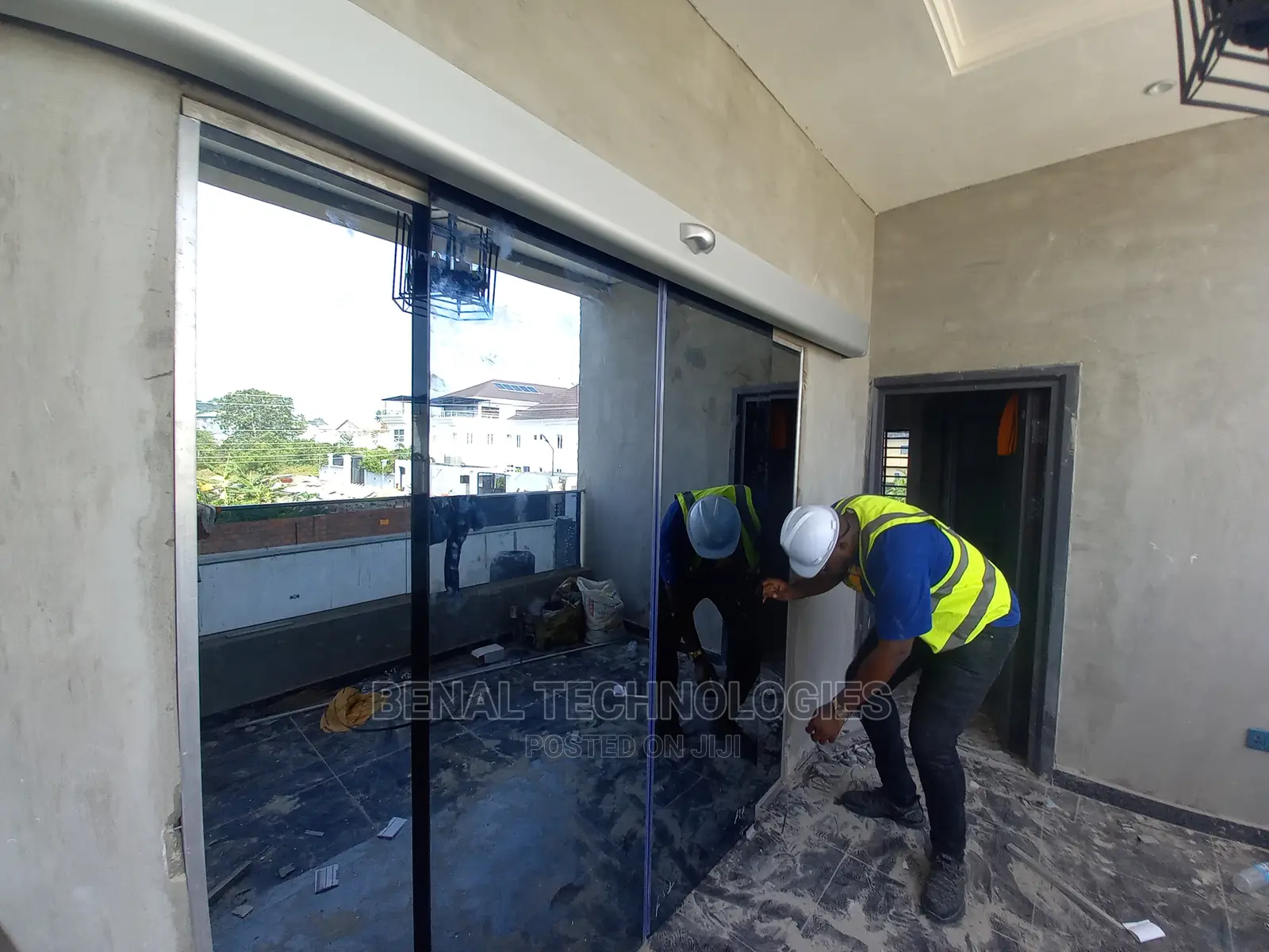 Quality Entrance Automatic Sensor Door in Agege