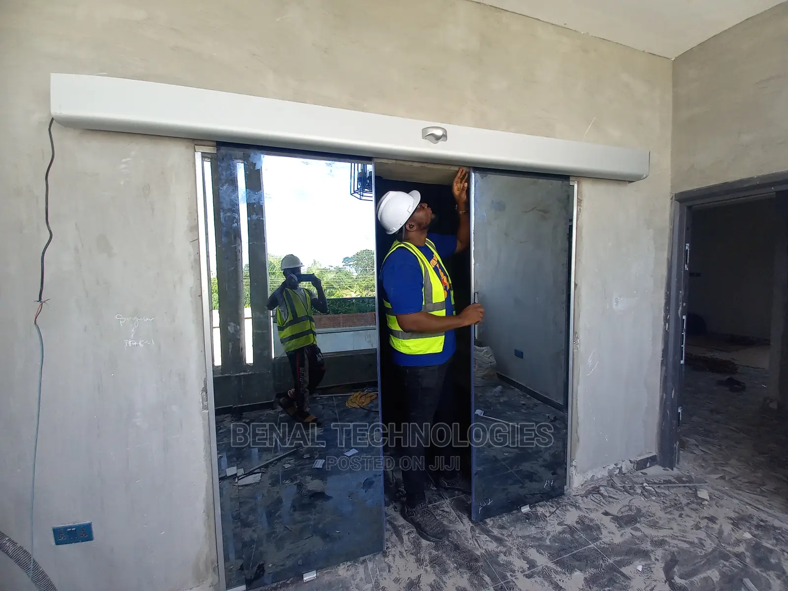 Quality Entrance Automatic Sensor Door in Egbe Idimu