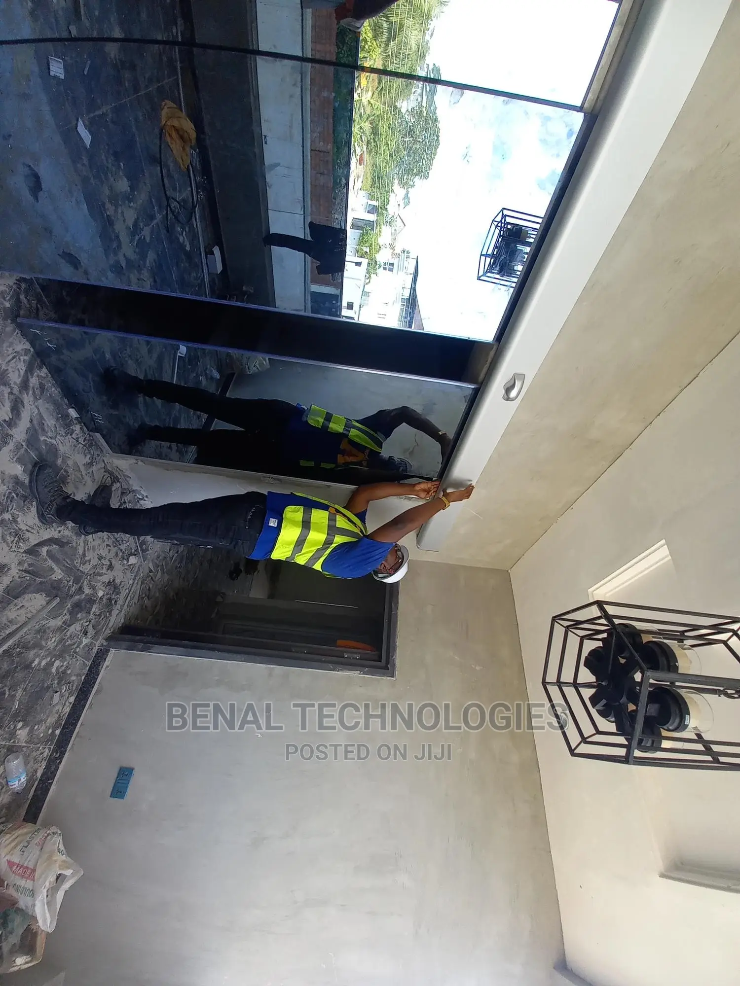 Very Quality Entrance Automatic Sensor Door in Ikorodu