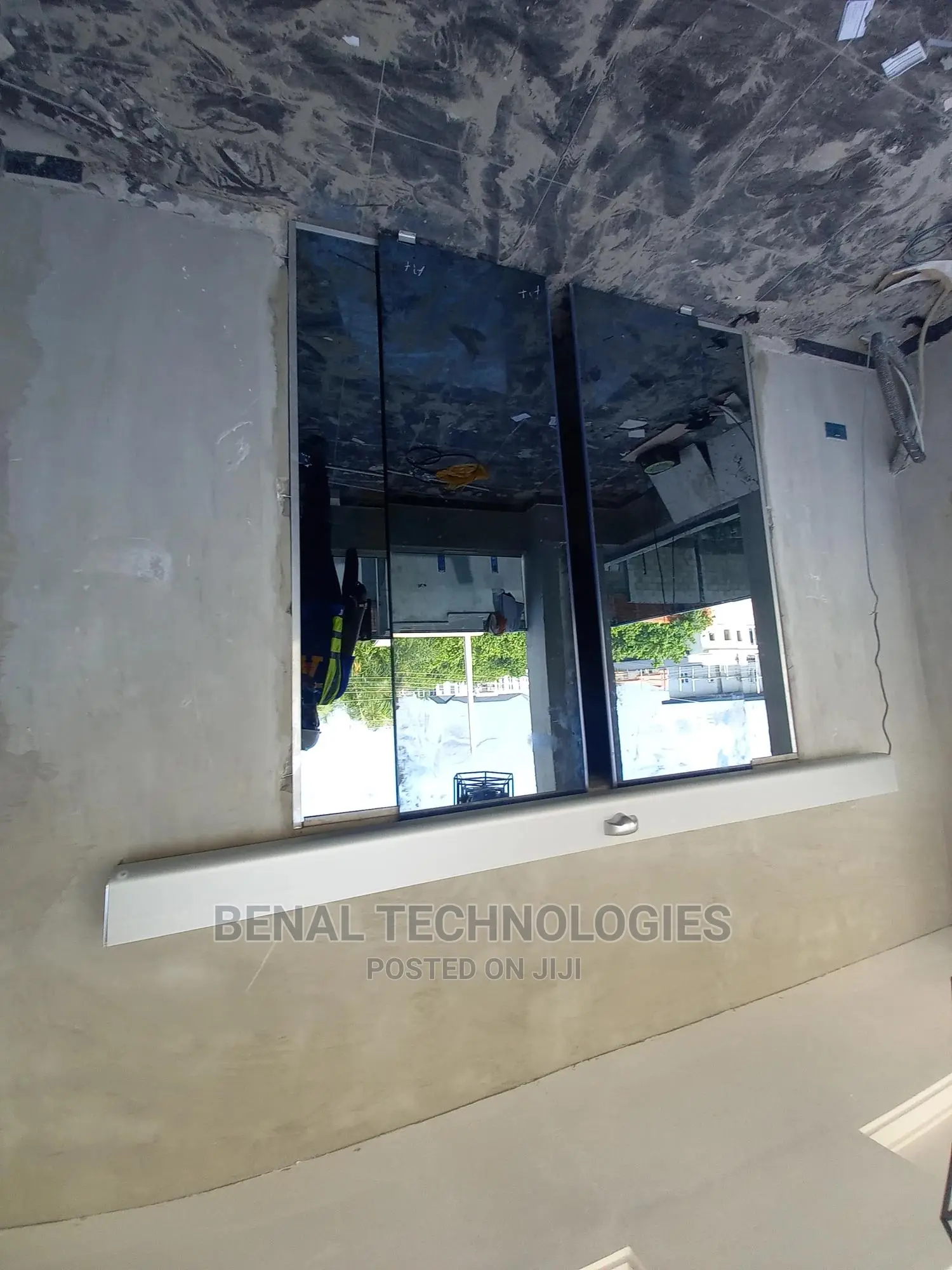 High Standard Entrance Automatic Sliding Door Isolo