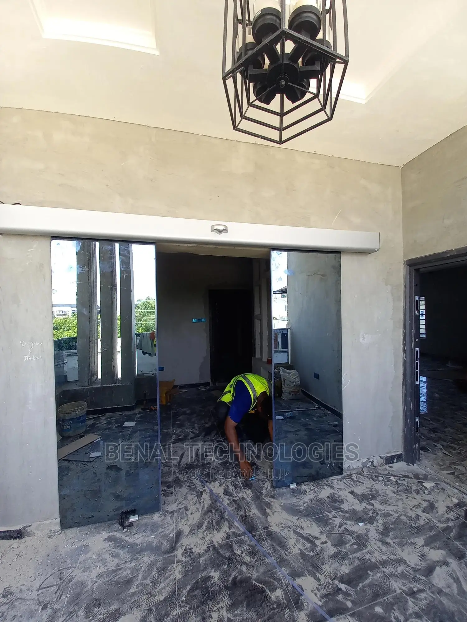 Very Quality Entrance Automatic Sensor Door In Ojodu