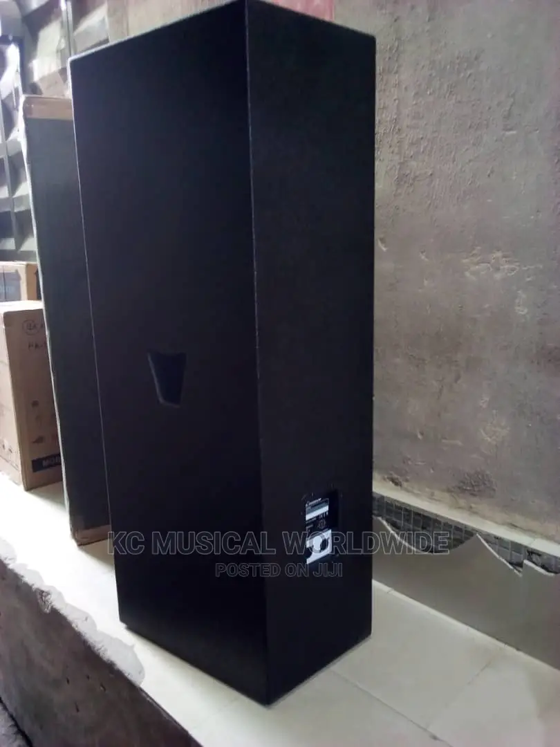 Quality Mackie Speaker Model 3000