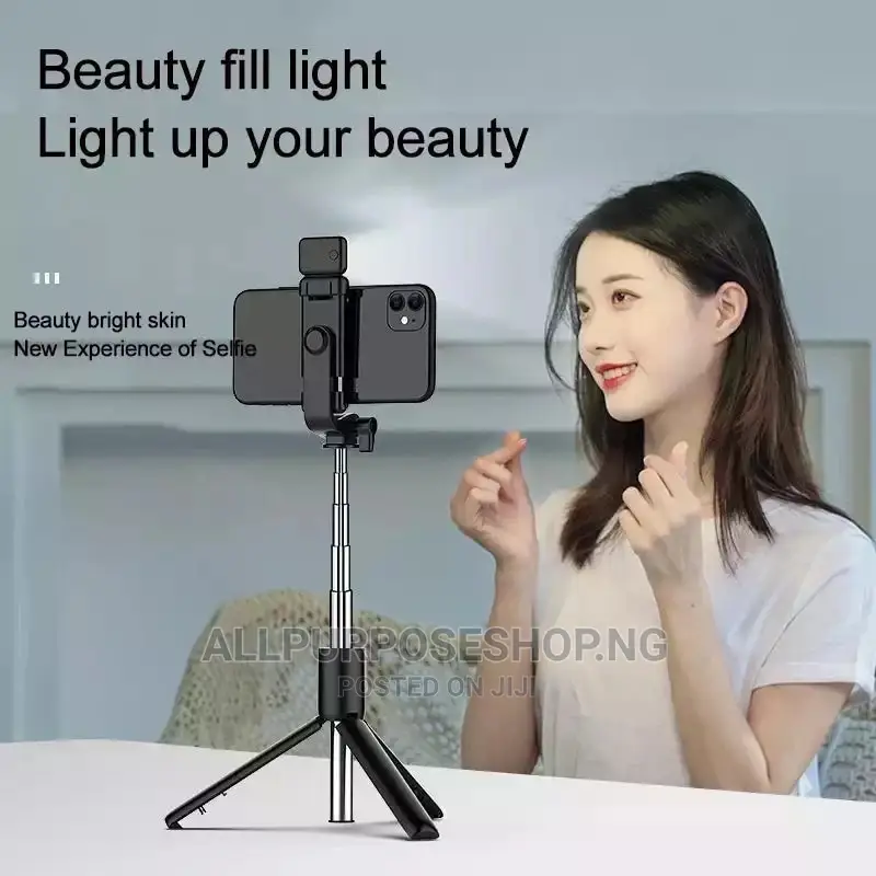 Bluetooth Selfie Stick With Light