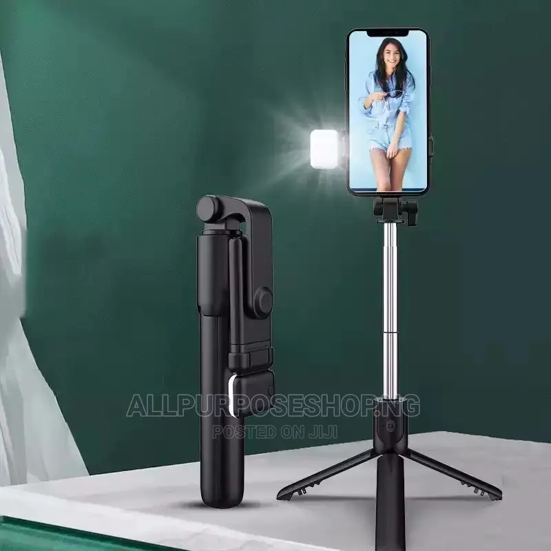 Bluetooth Selfie Stick With Light