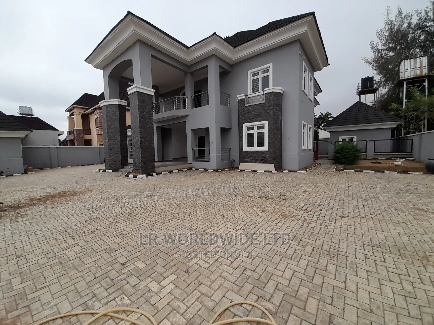 5bdrm Mansion in Gwarinpa for sale