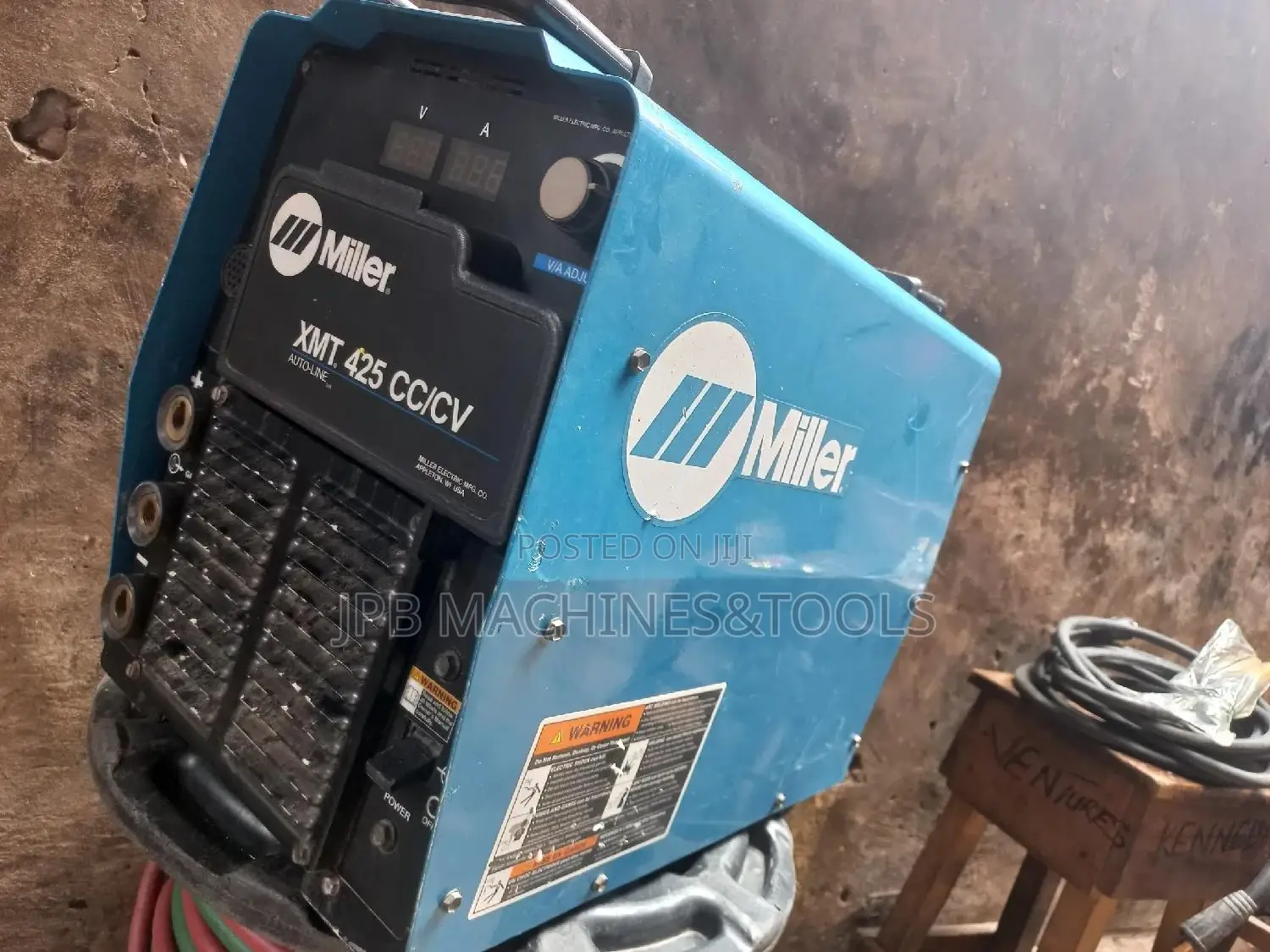 MILLER XMT 425 CC/CV Welding Machine
