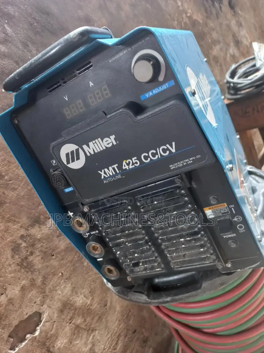 MILLER XMT 425 CC/CV Welding Machine