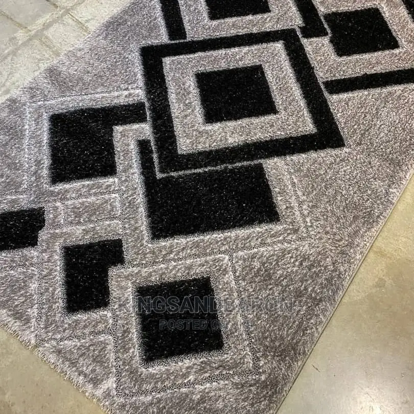 5*7fts Cream and Brown Designed Center Rug.