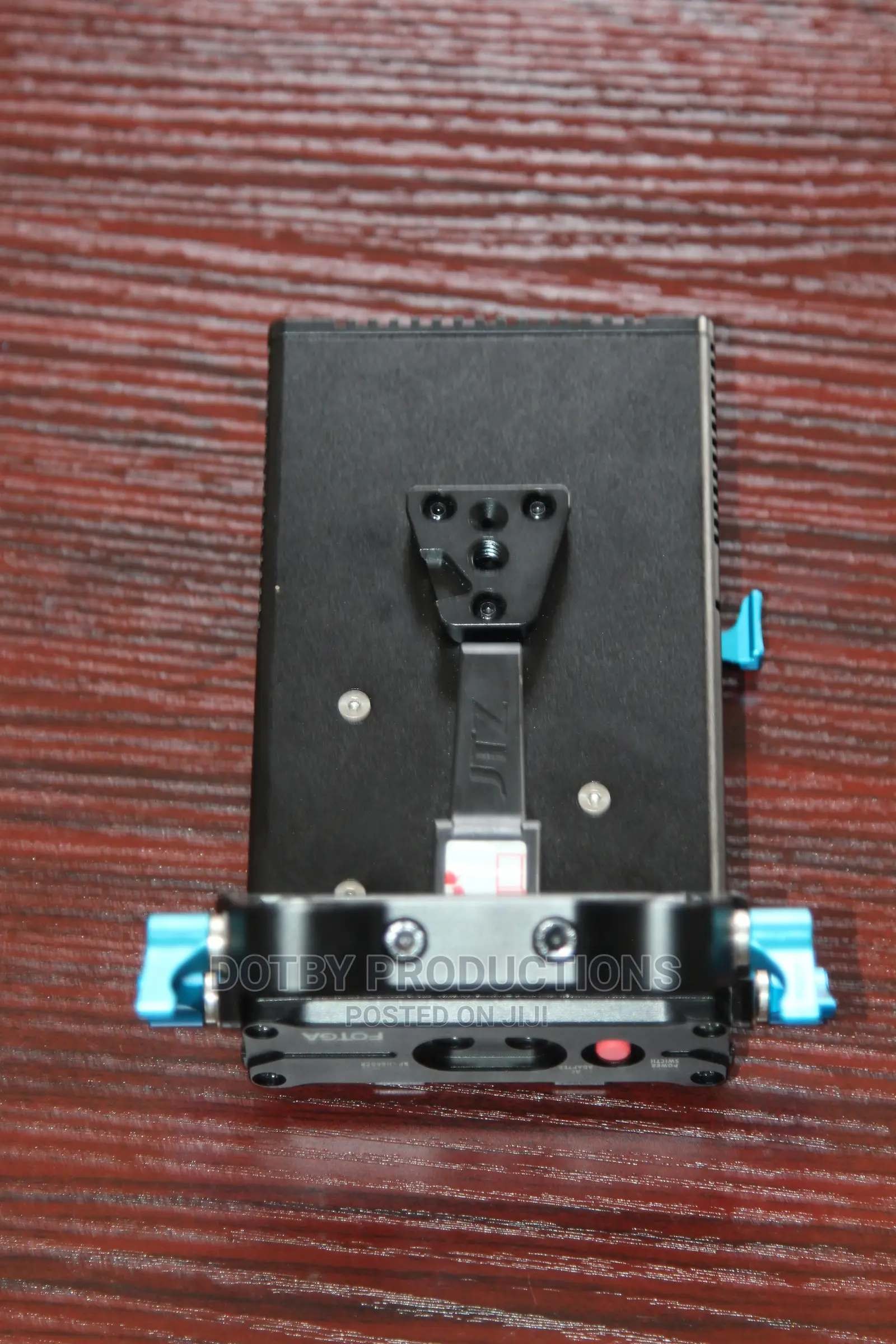 V-Mount Power and Accessories Plug
