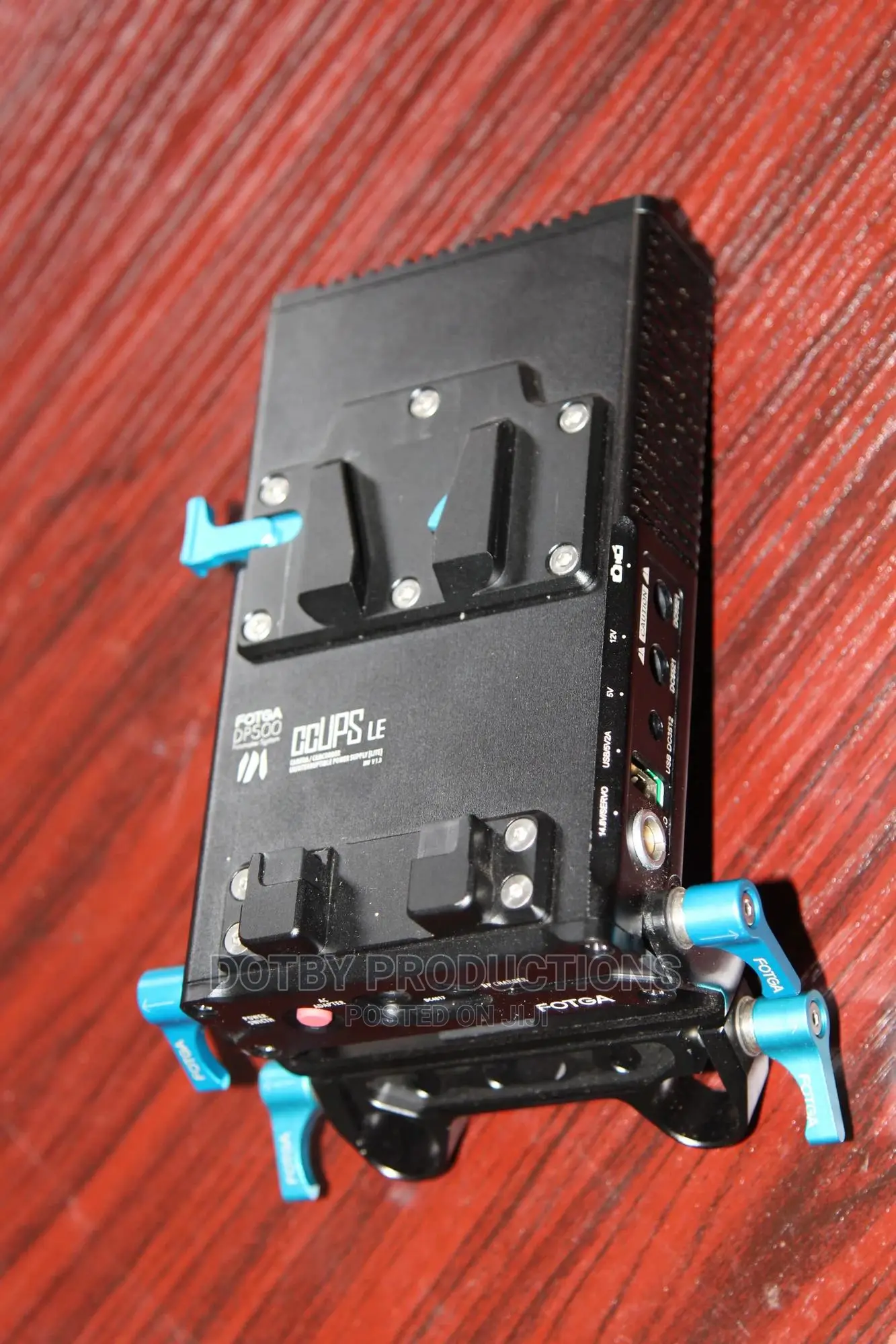 V-Mount Power and Accessories Plug