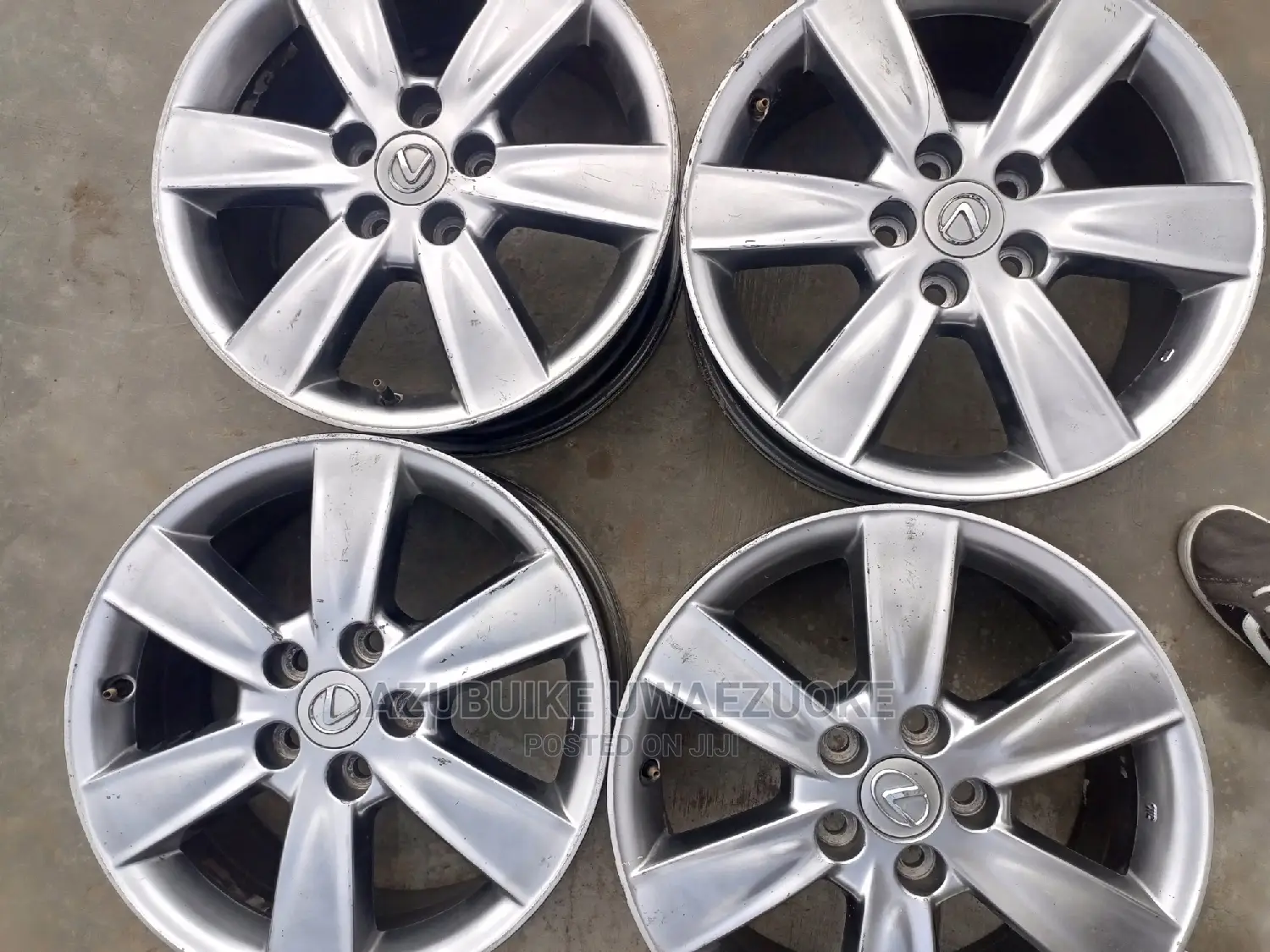 Lexus 17rims Alloy Wheel Available.