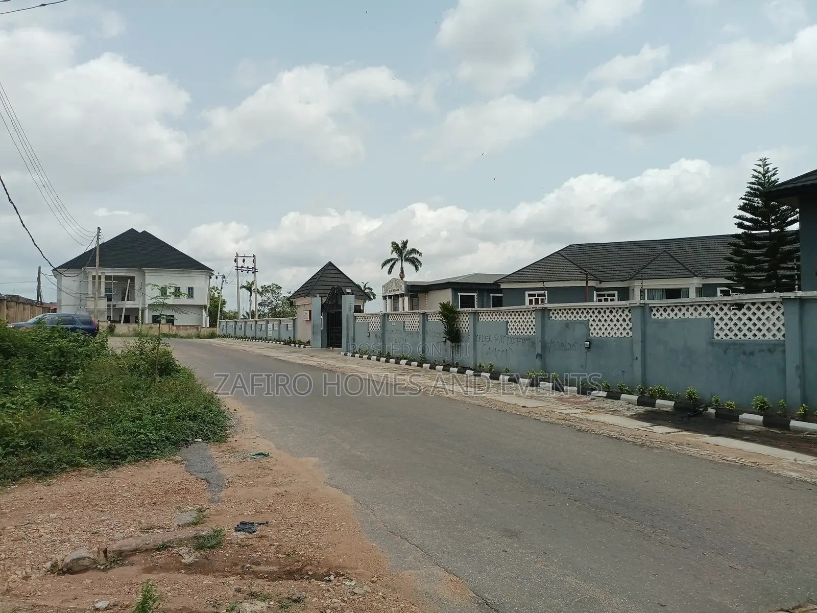 6bdrm Bungalow in Agodi Gra for Sale
