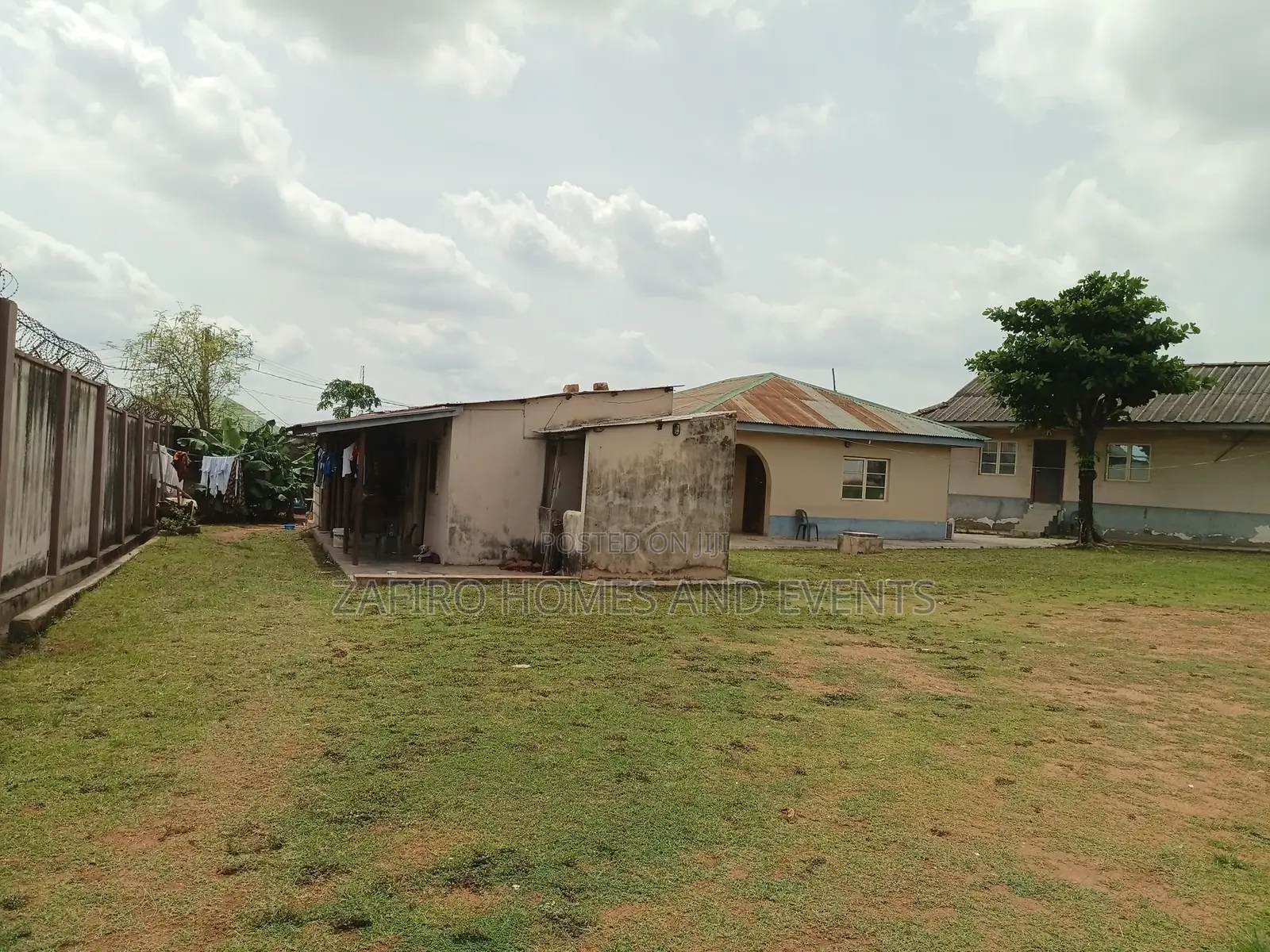 6bdrm Bungalow in Agodi Gra for Sale