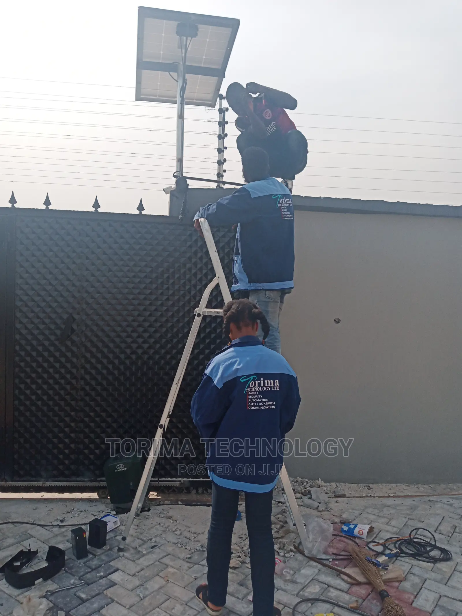Solar Operated Driveway Gate
